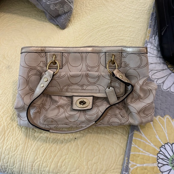 Coach hand bag - Picture 1 of 3